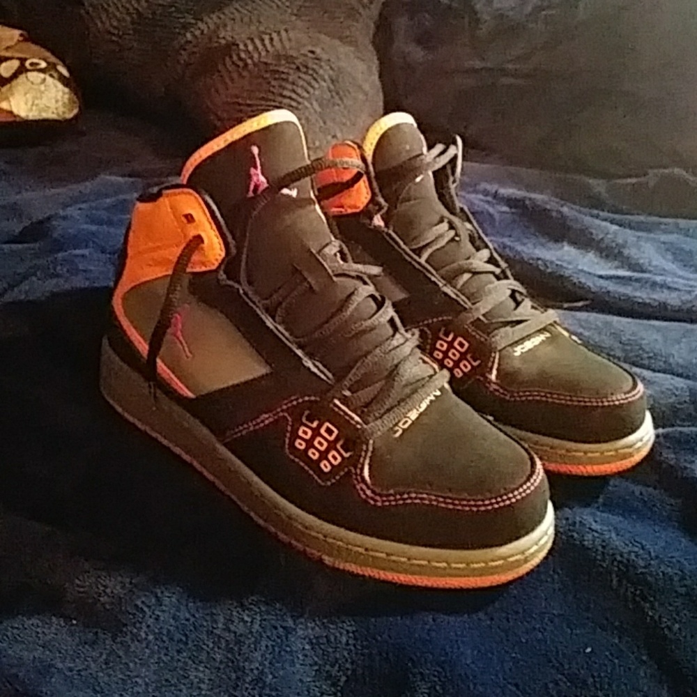 Jordan bright orange, gray & pink